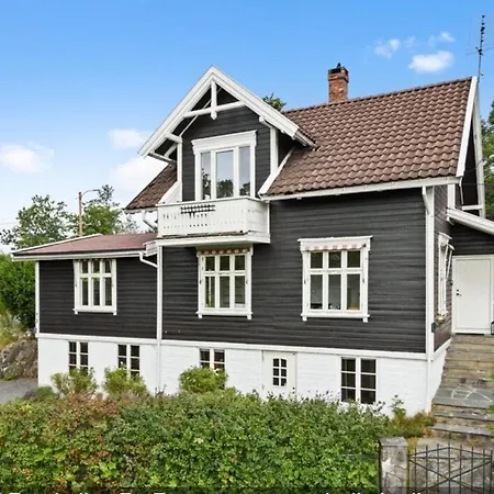 Dom wakacyjny Classic With Sunny Garden - Walking Distance Center