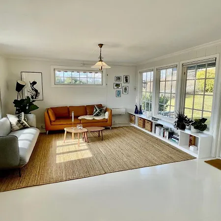 Dom wakacyjny Classic With Sunny Garden - Walking Distance Center Arendal