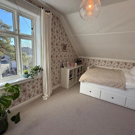 Classic With Sunny Garden - Walking Distance Center Dom wakacyjny Arendal
